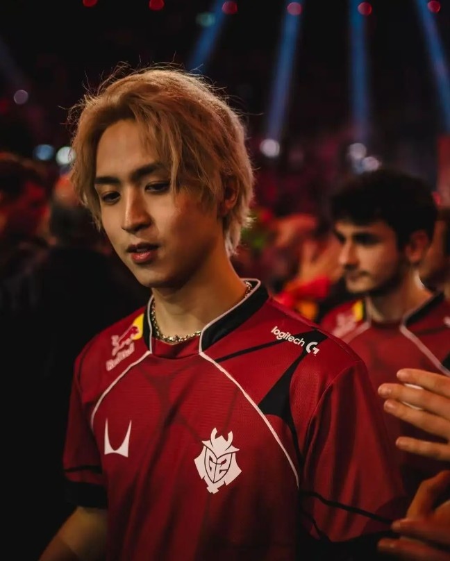 G2晒新赛季队服：我们穿上很有型 你穿上那不得帅气指数倍增长